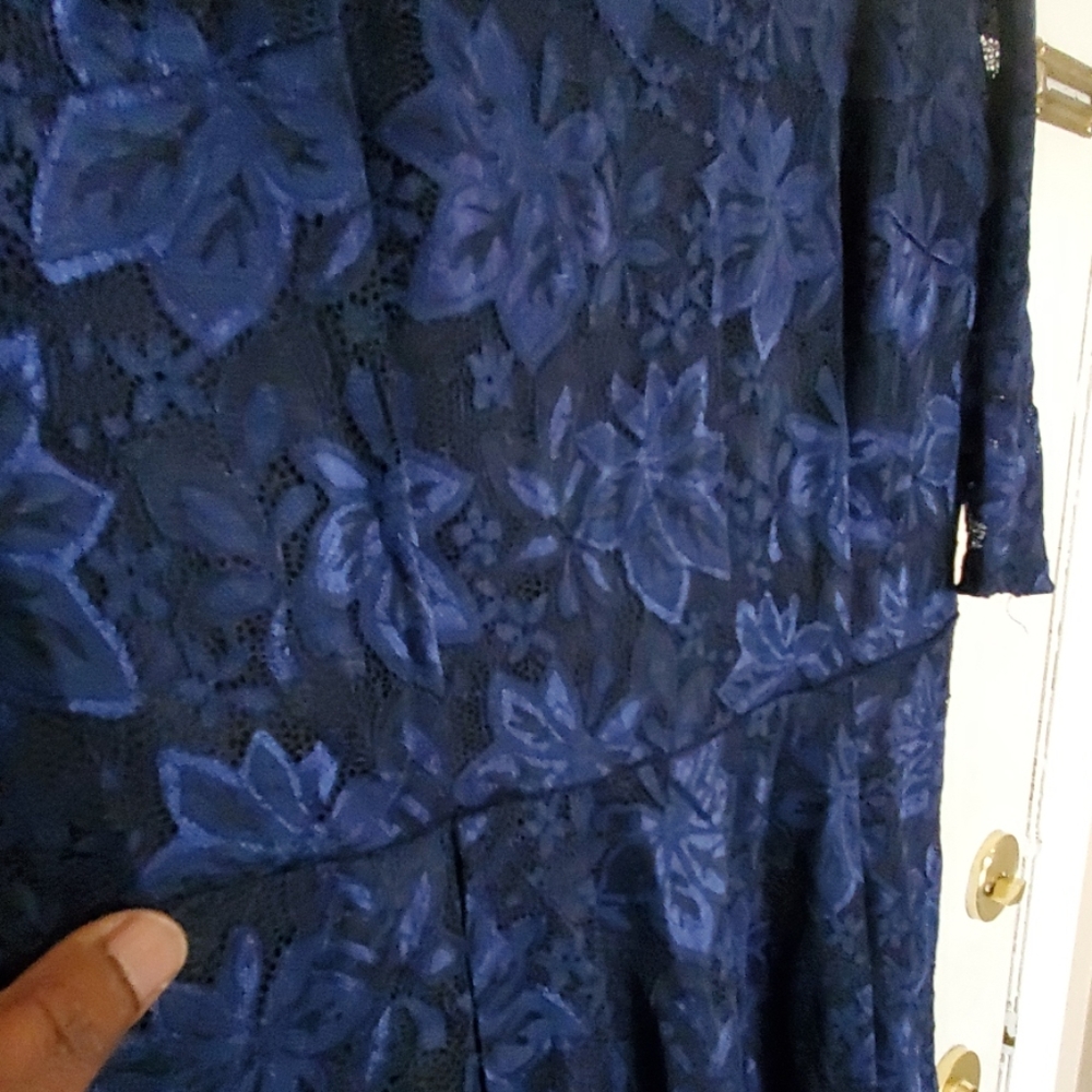 Dress - Picture 4 of 8